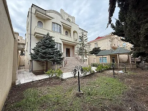 Kirayə verilir 11 otaqlı həyət evi 730 m²