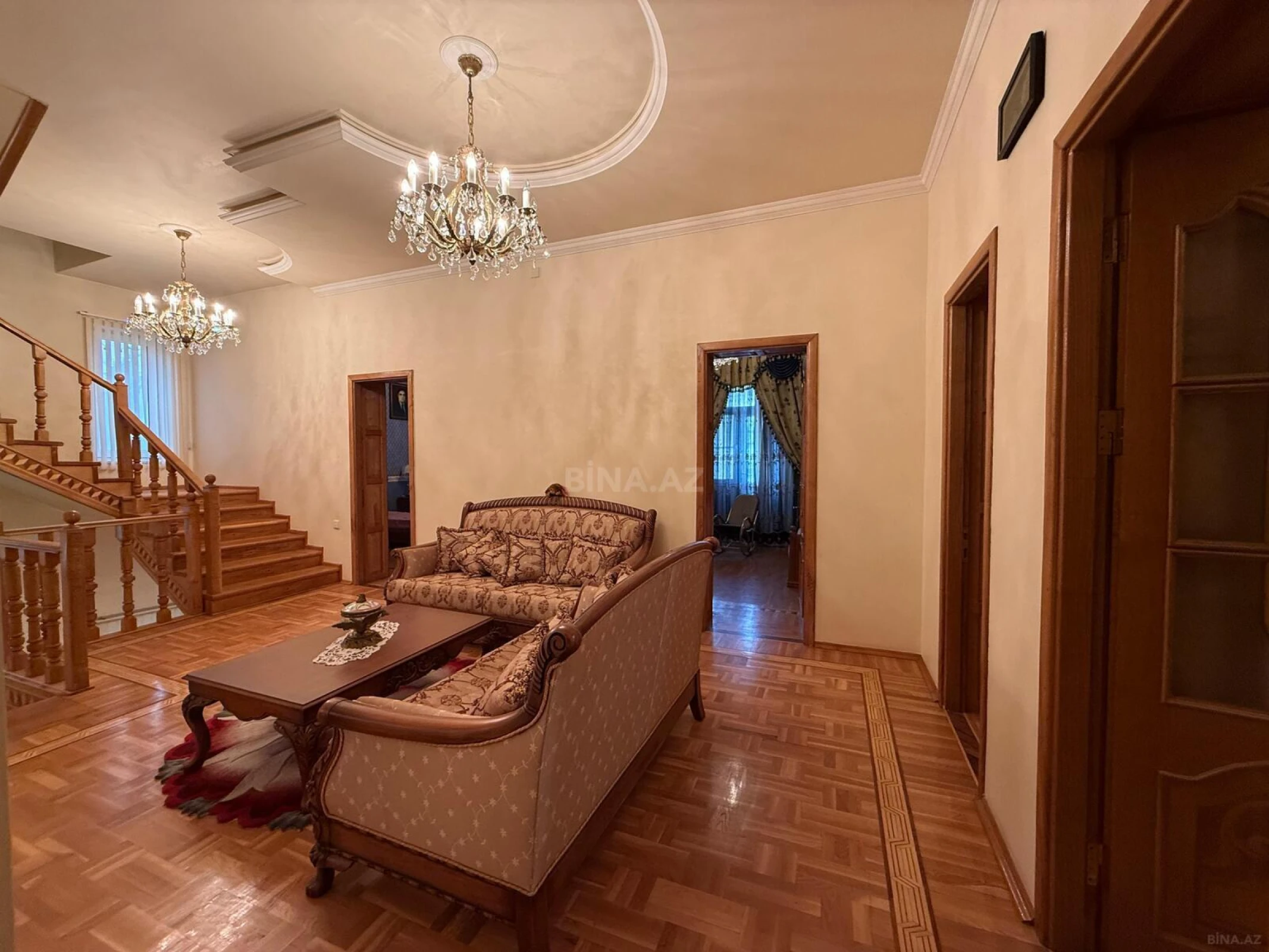 Kirayə verilir 11 otaqlı həyət evi 730 m²