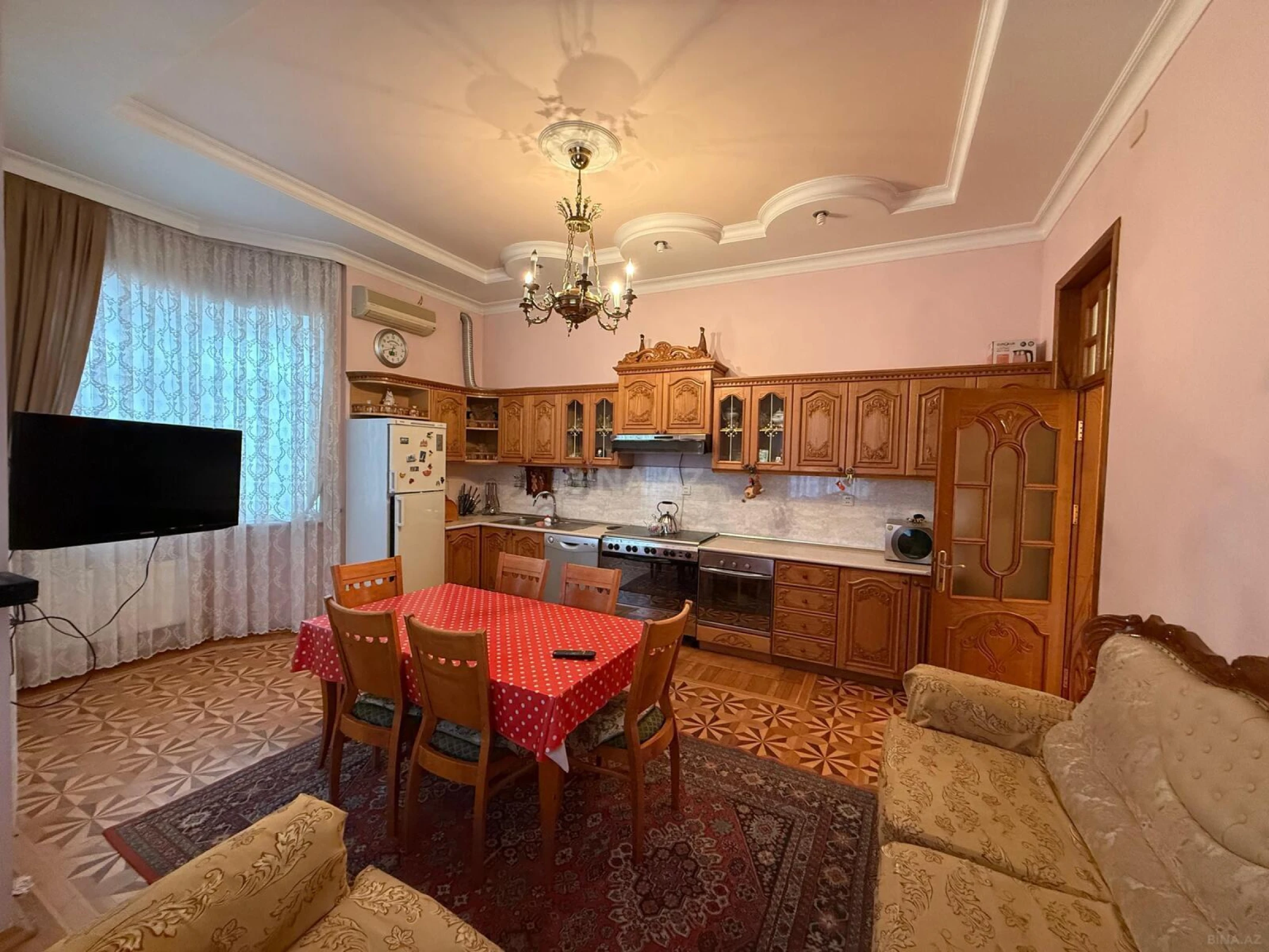 Kirayə verilir 11 otaqlı həyət evi 730 m²