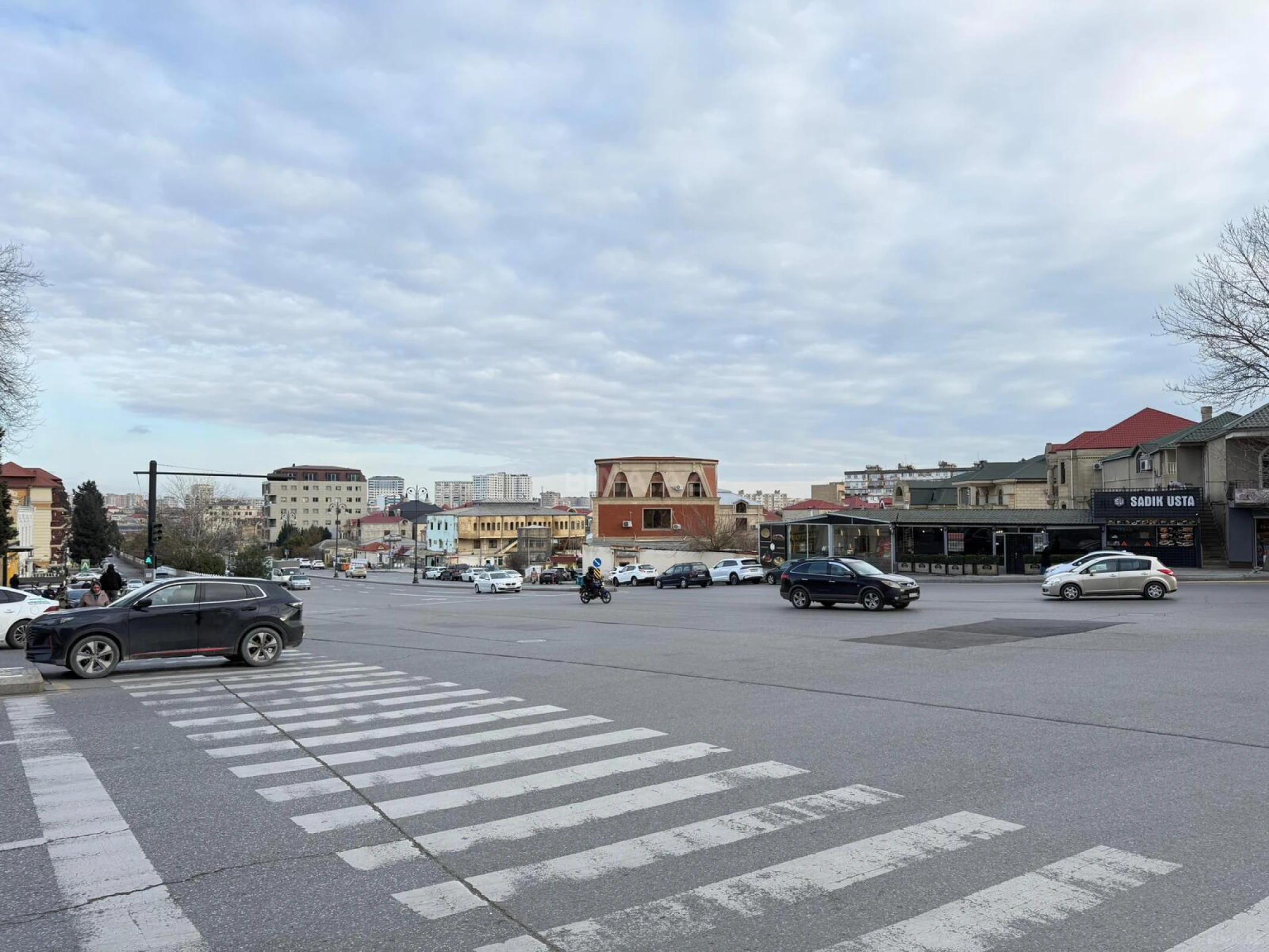 Kirayə verilir 11 otaqlı həyət evi 730 m²