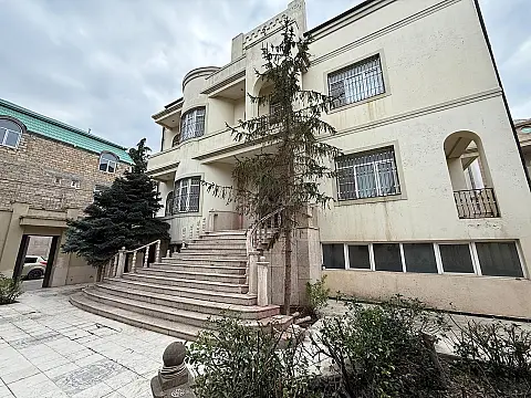 Kirayə verilir 11 otaqlı həyət evi 730 m²