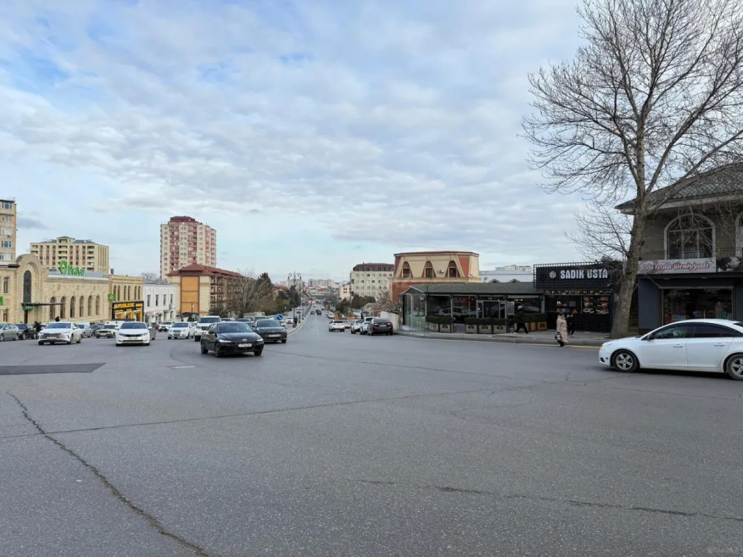 Kirayə verilir 11 otaqlı həyət evi 730 m²