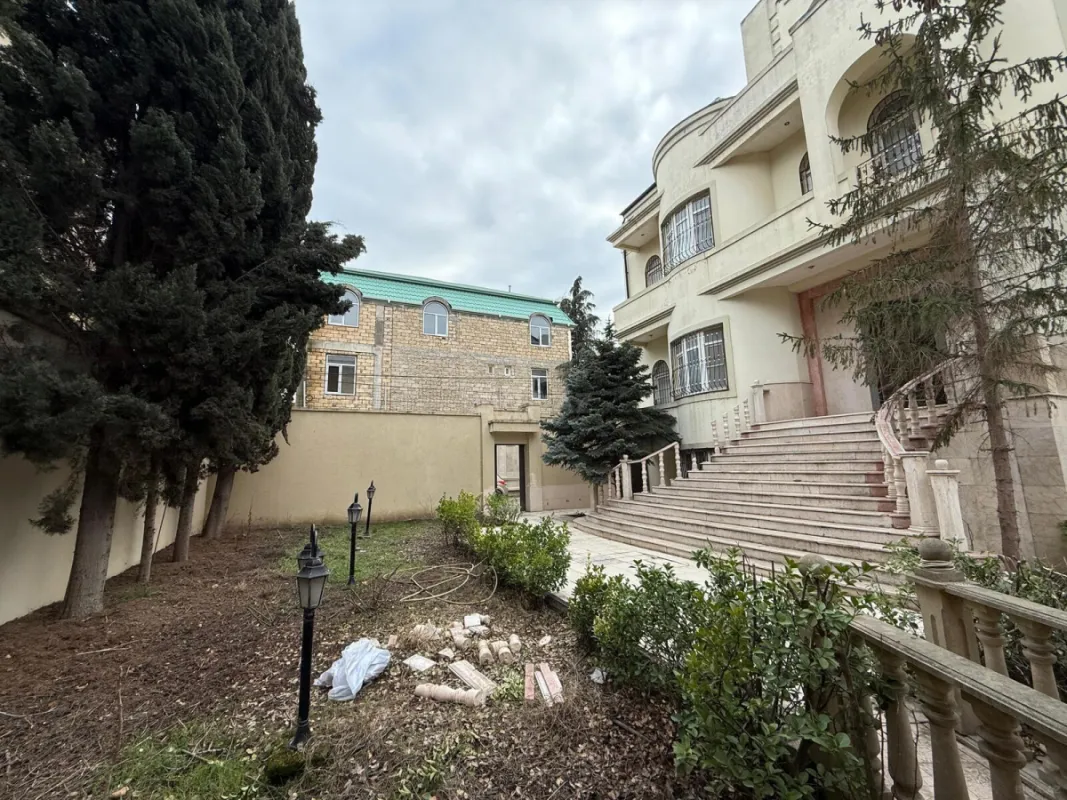 Kirayə verilir 11 otaqlı həyət evi 730 m²