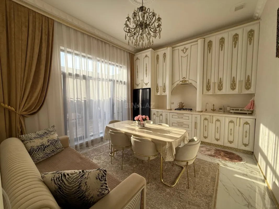 Satılır 4 otaqlı həyət evi 200 m²