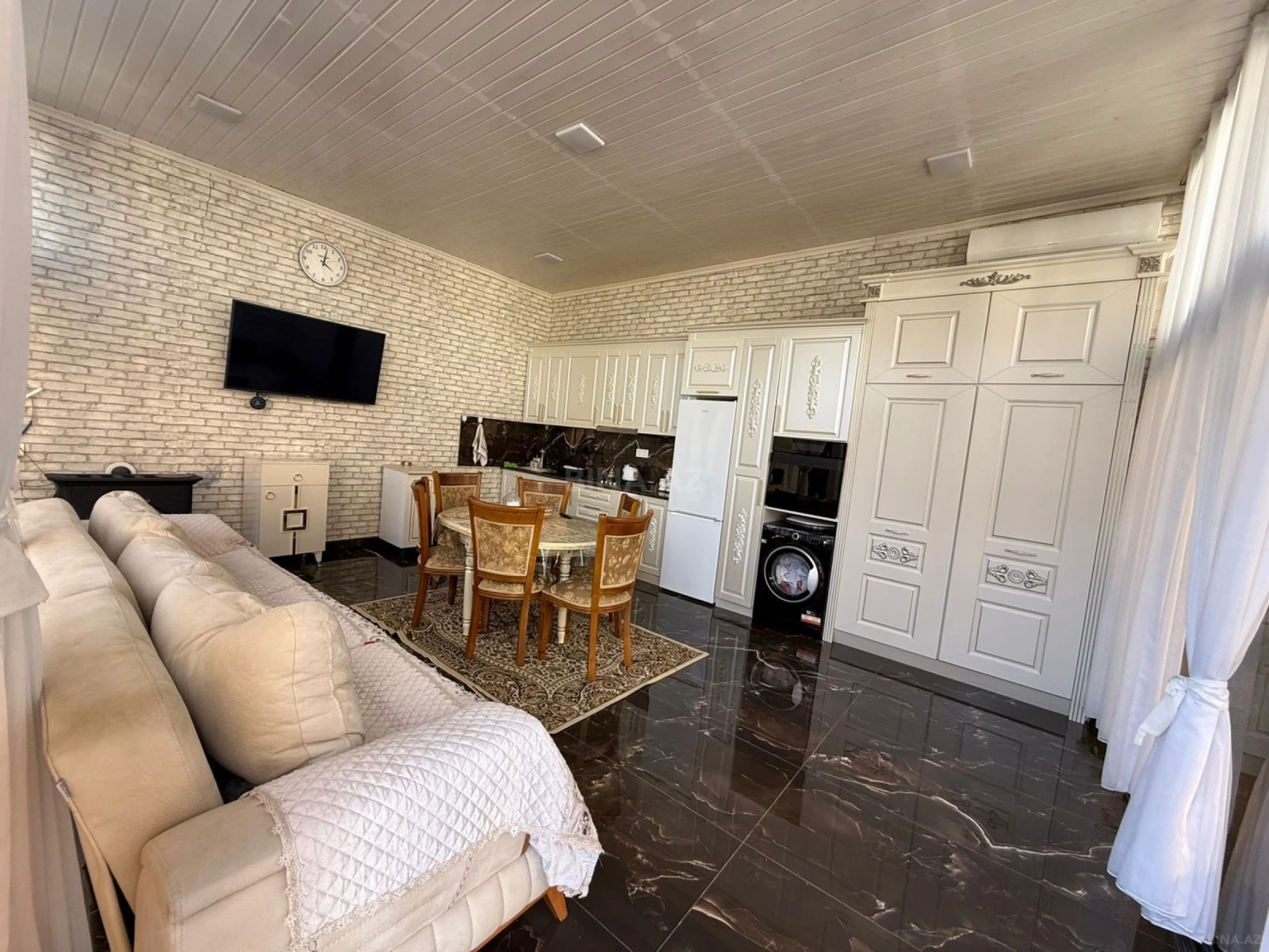 Satılır 4 otaqlı həyət evi 200 m²