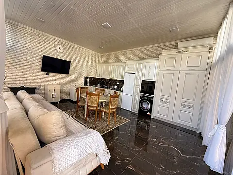 Satılır 4 otaqlı həyət evi 200 m²