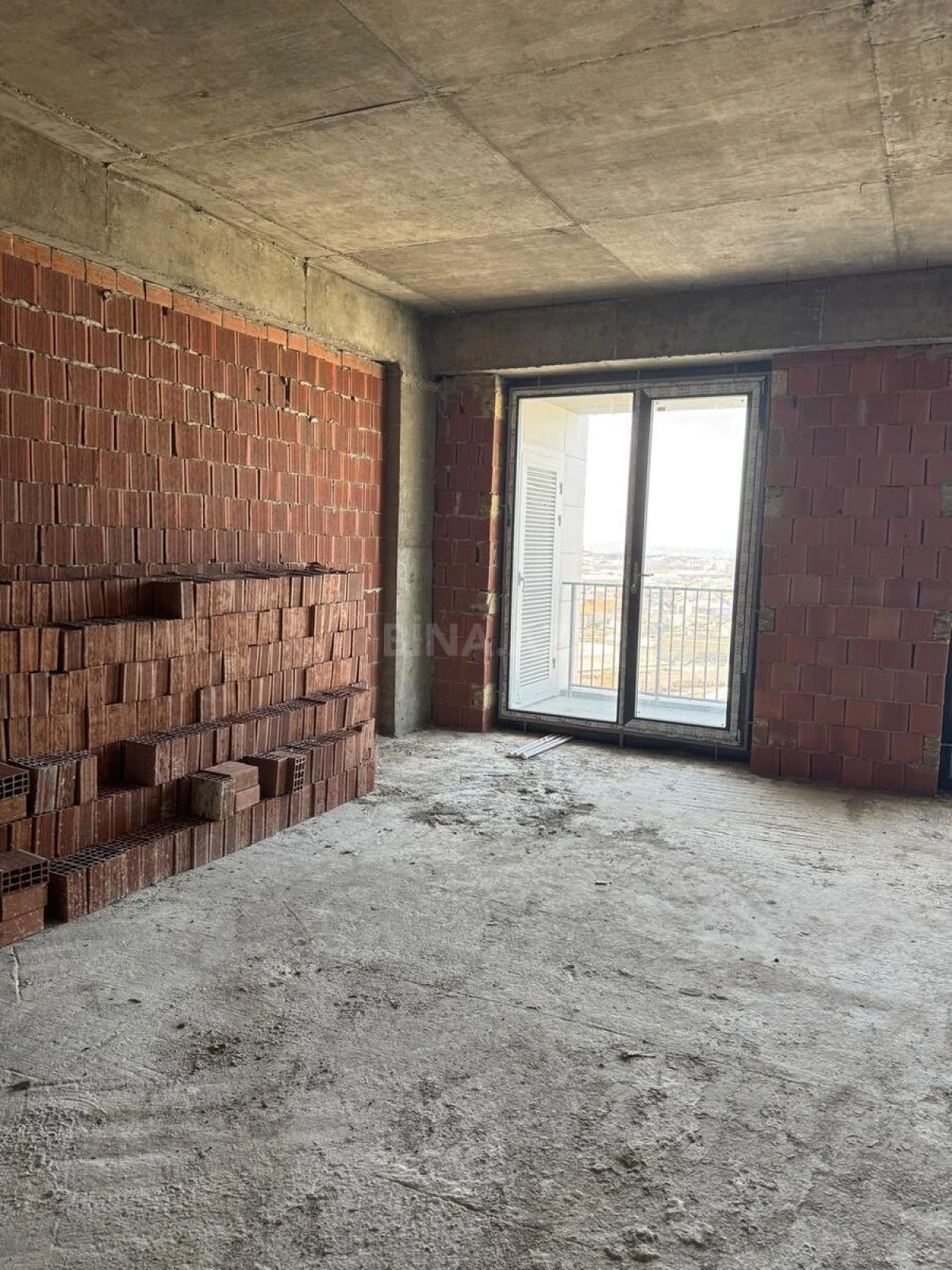 Satılır 1 otaqlı mənzil 71.5 m²