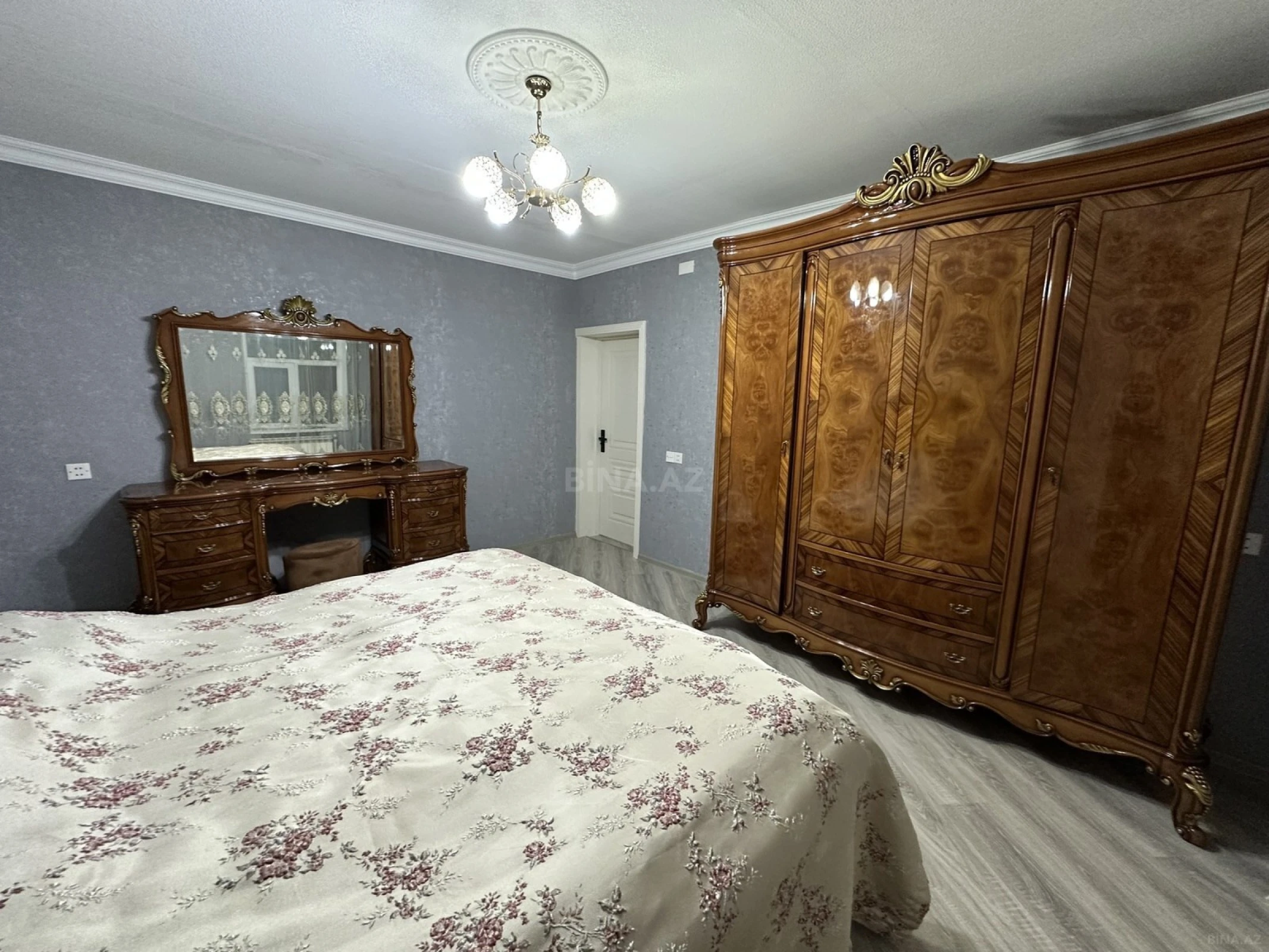 Satılır 5 otaqlı həyət evi 180 m²