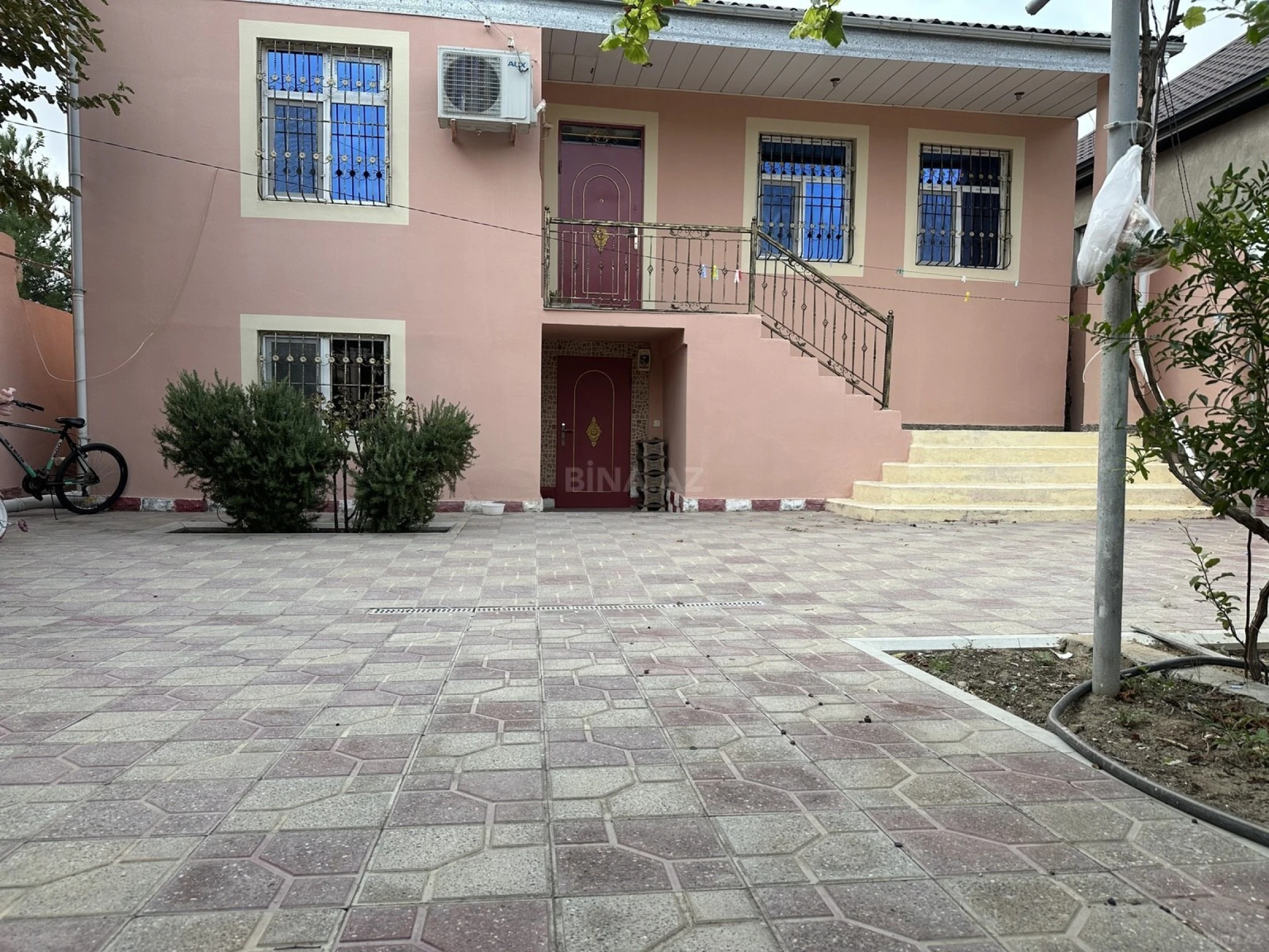 Satılır 5 otaqlı həyət evi 180 m²