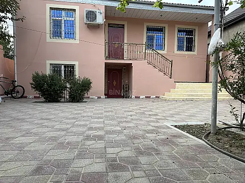 Satılır 5 otaqlı həyət evi 180 m²