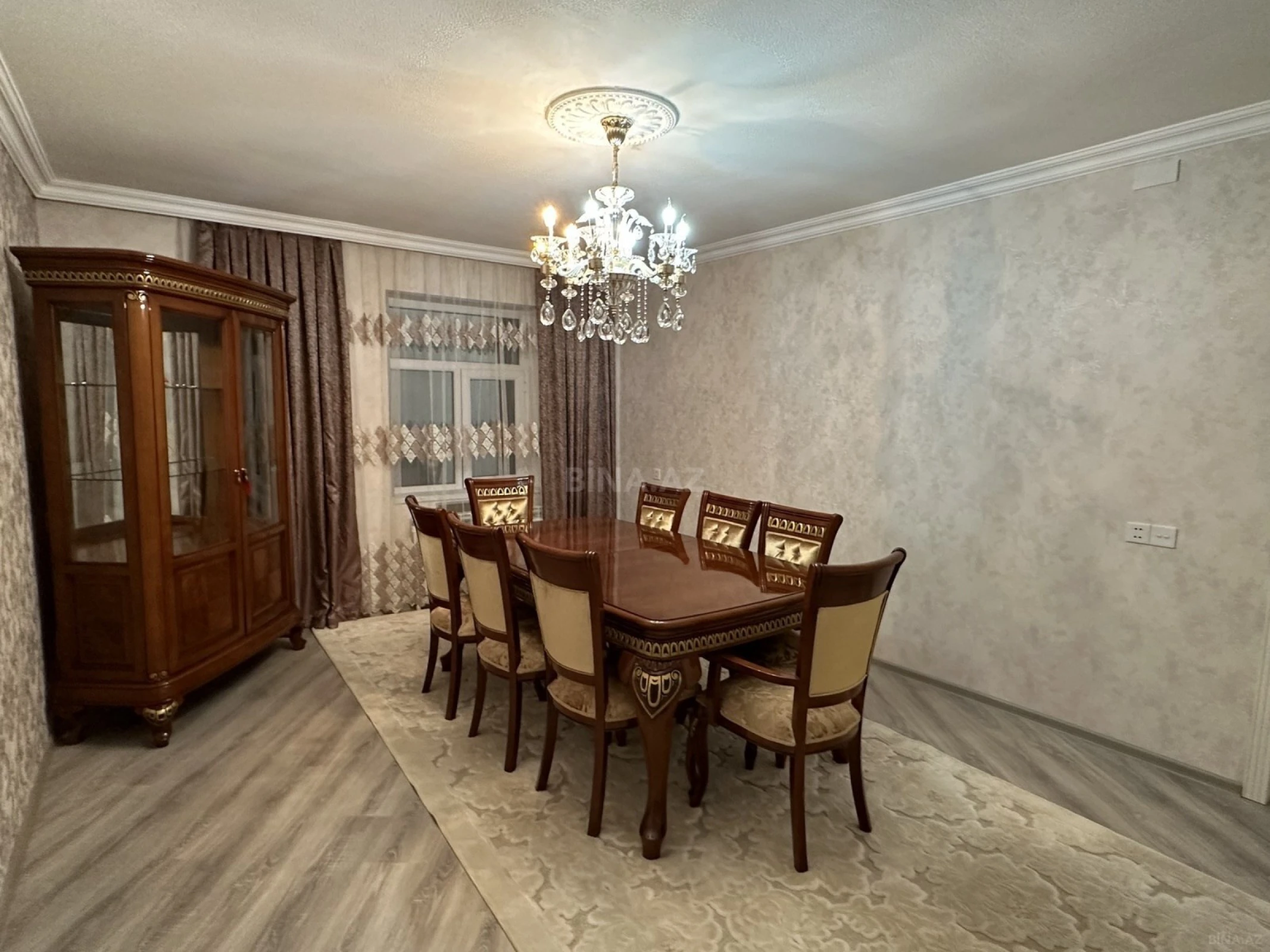 Satılır 5 otaqlı həyət evi 180 m²