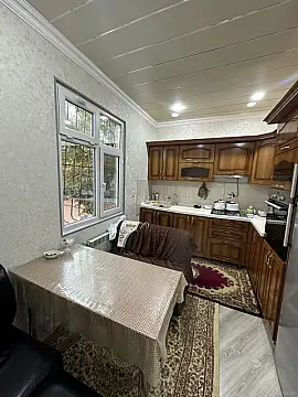 Satılır 5 otaqlı həyət evi 180 m²