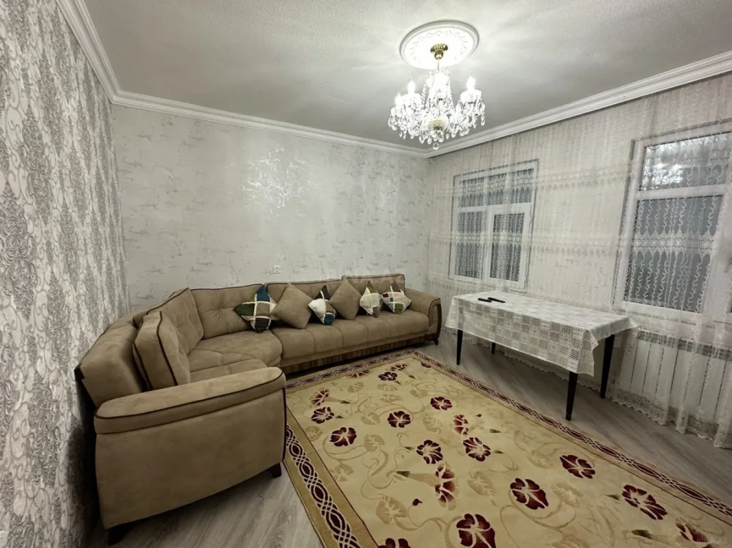 Satılır 5 otaqlı həyət evi 180 m²