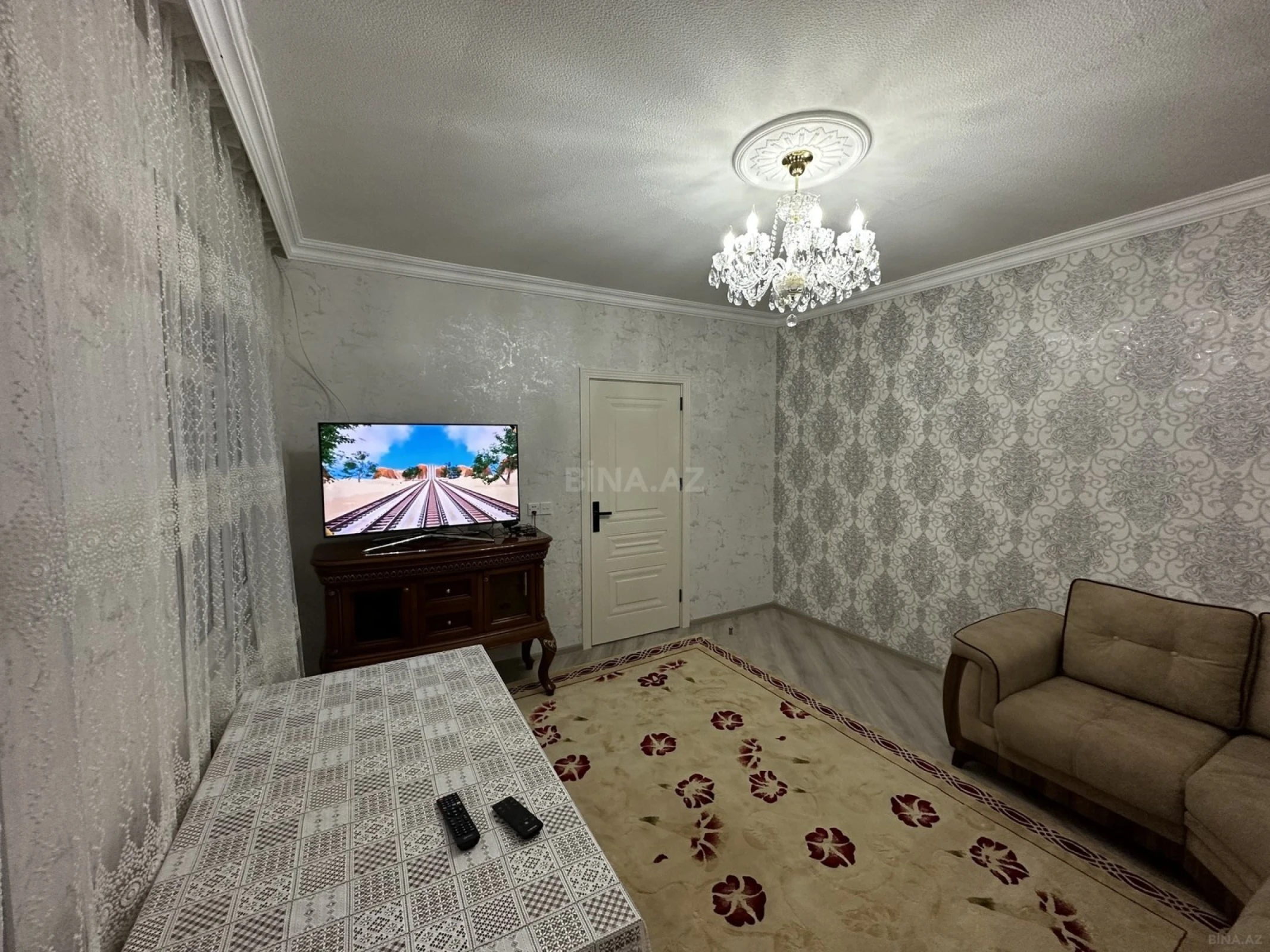 Satılır 5 otaqlı həyət evi 180 m²