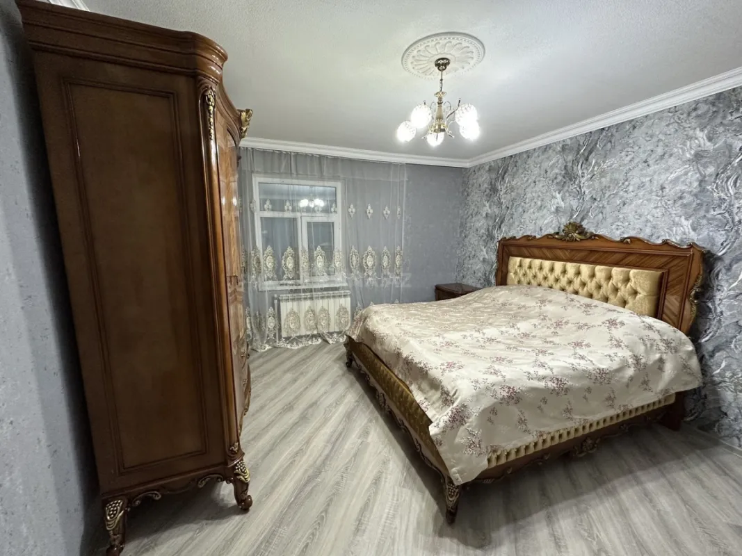 Satılır 5 otaqlı həyət evi 180 m²