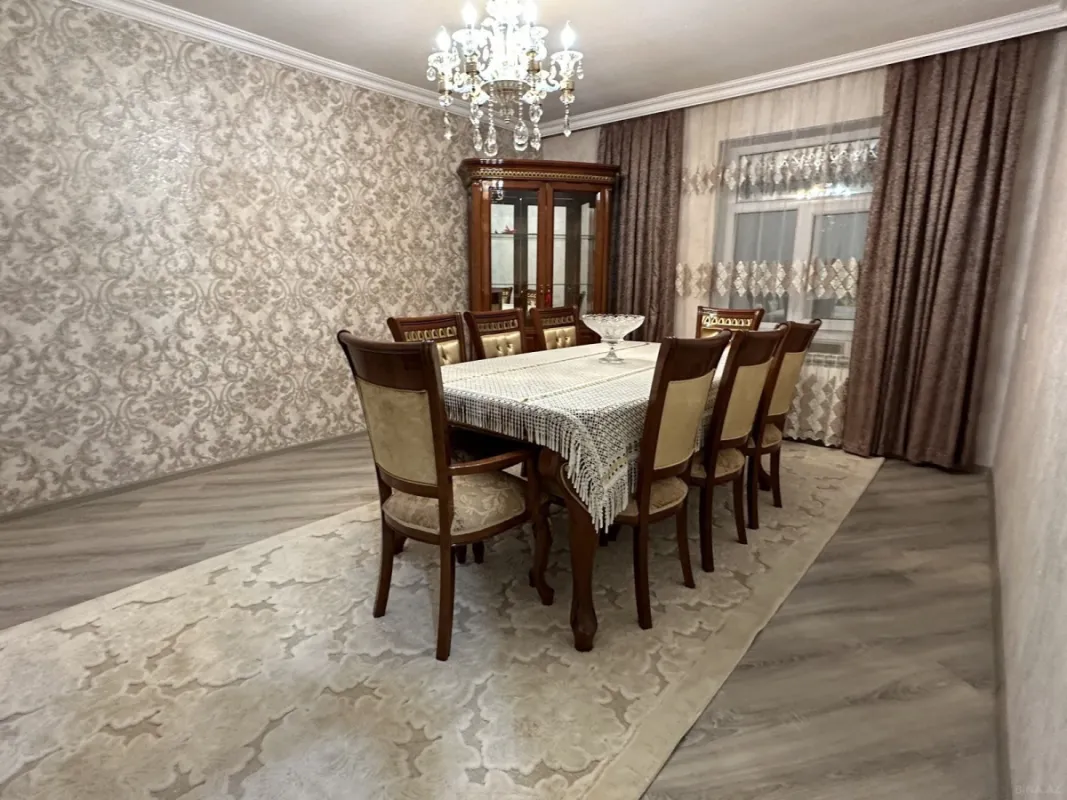 Satılır 5 otaqlı həyət evi 180 m²