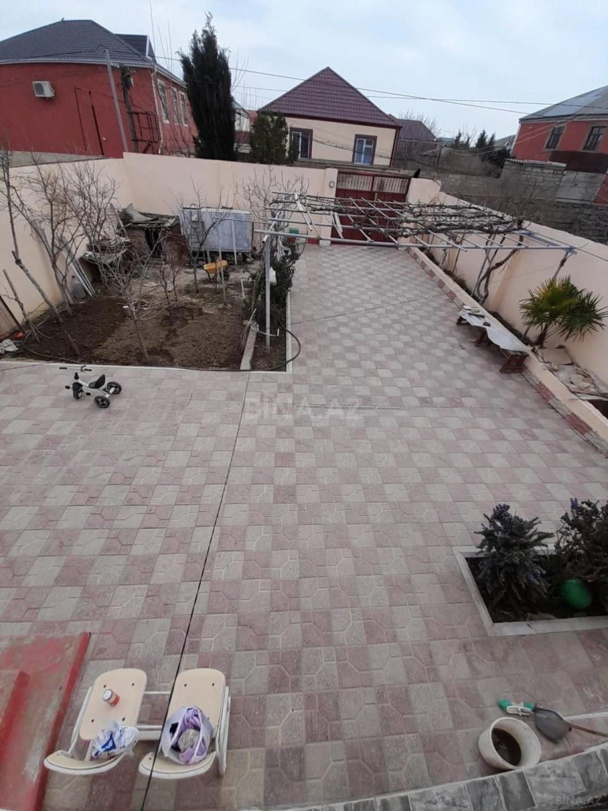 Satılır 5 otaqlı həyət evi 180 m²