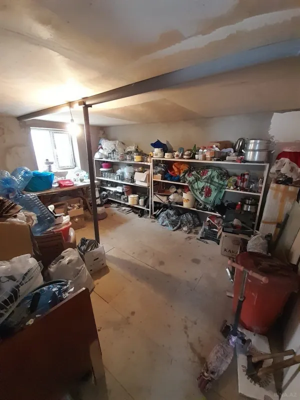 Satılır 5 otaqlı həyət evi 180 m²