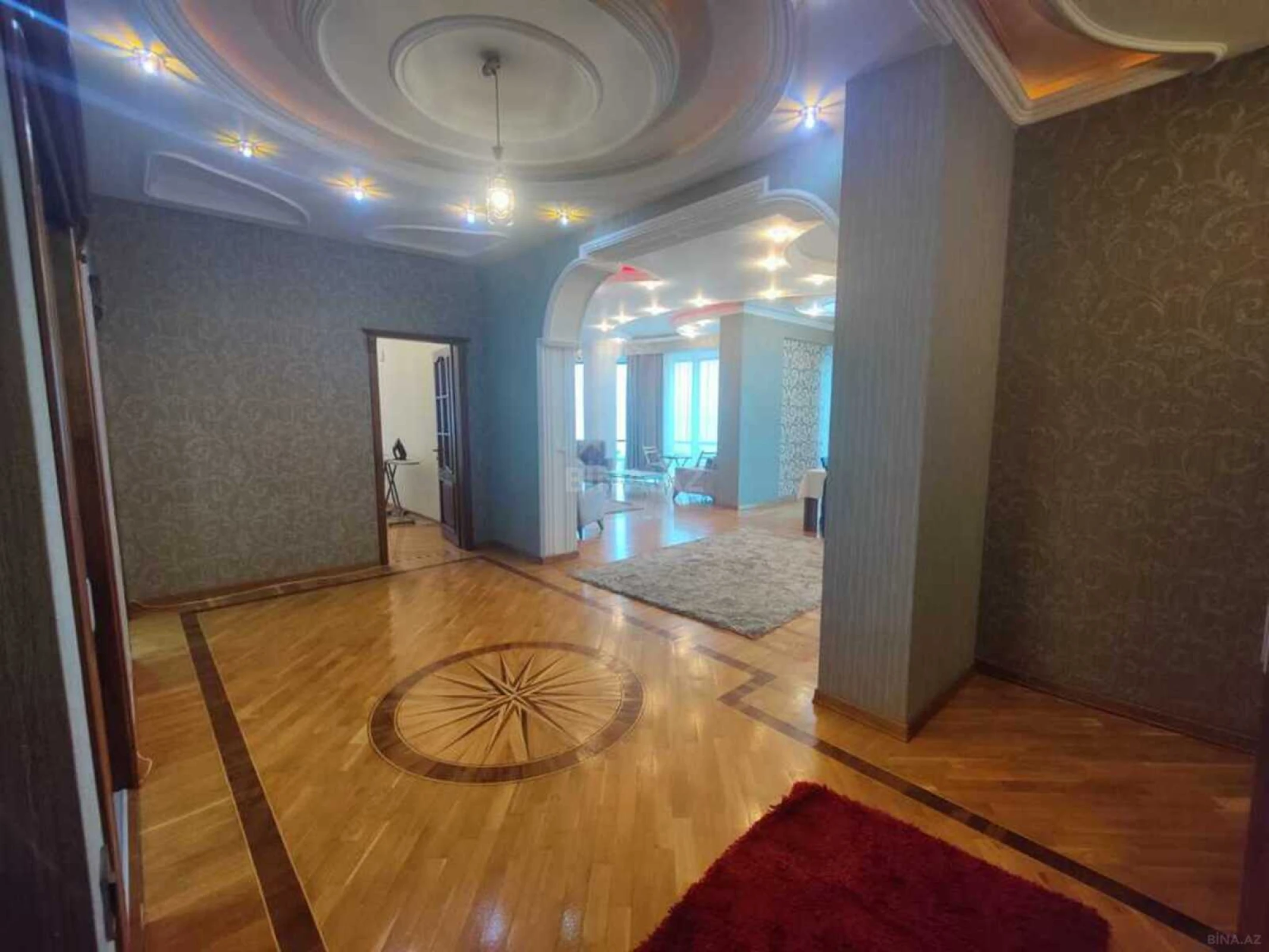 Kirayə verilir 4 otaqlı mənzil 200 m²