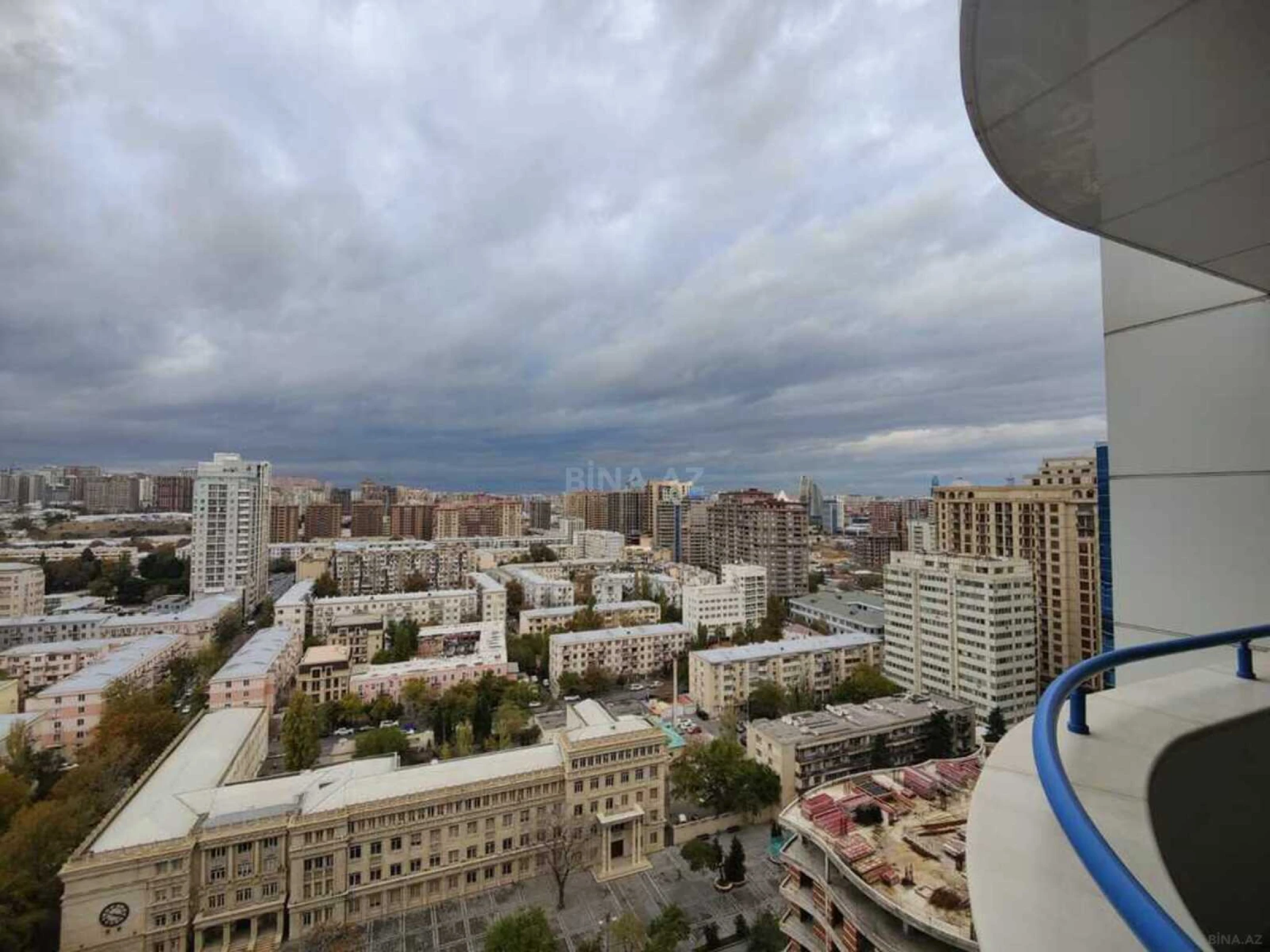 Kirayə verilir 4 otaqlı mənzil 200 m²