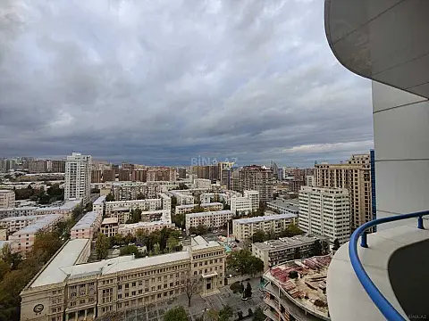 Kirayə verilir 4 otaqlı mənzil 200 m²