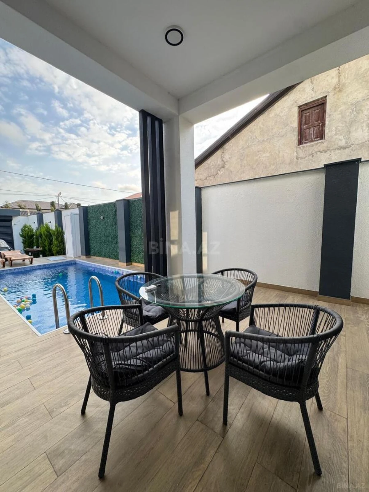 Kirayə verilir 4 otaqlı həyət evi 180 m²