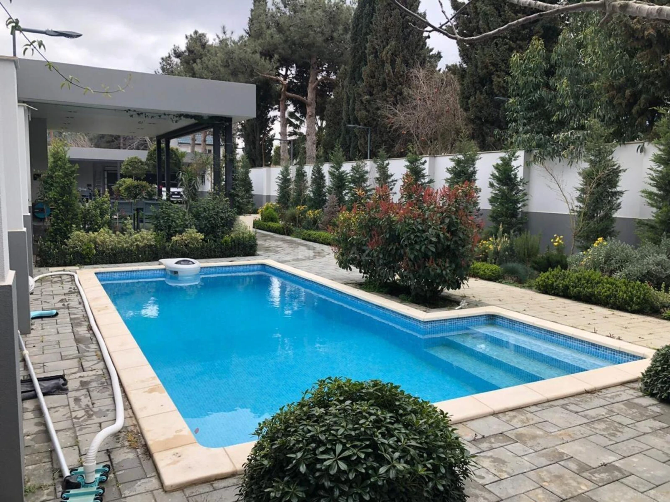 Kirayə verilir 4 otaqlı həyət evi 280 m²