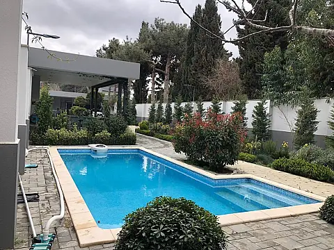 Kirayə verilir 4 otaqlı həyət evi 280 m²