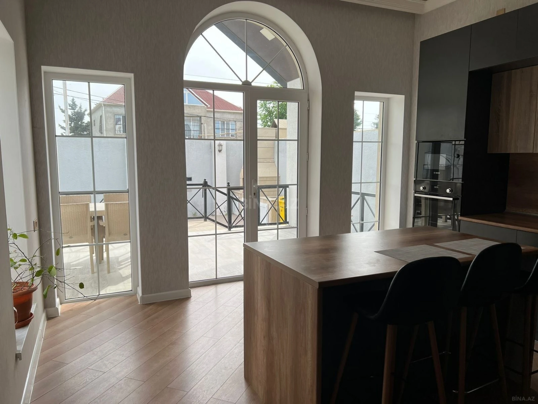 Kirayə verilir 5 otaqlı həyət evi 300 m²