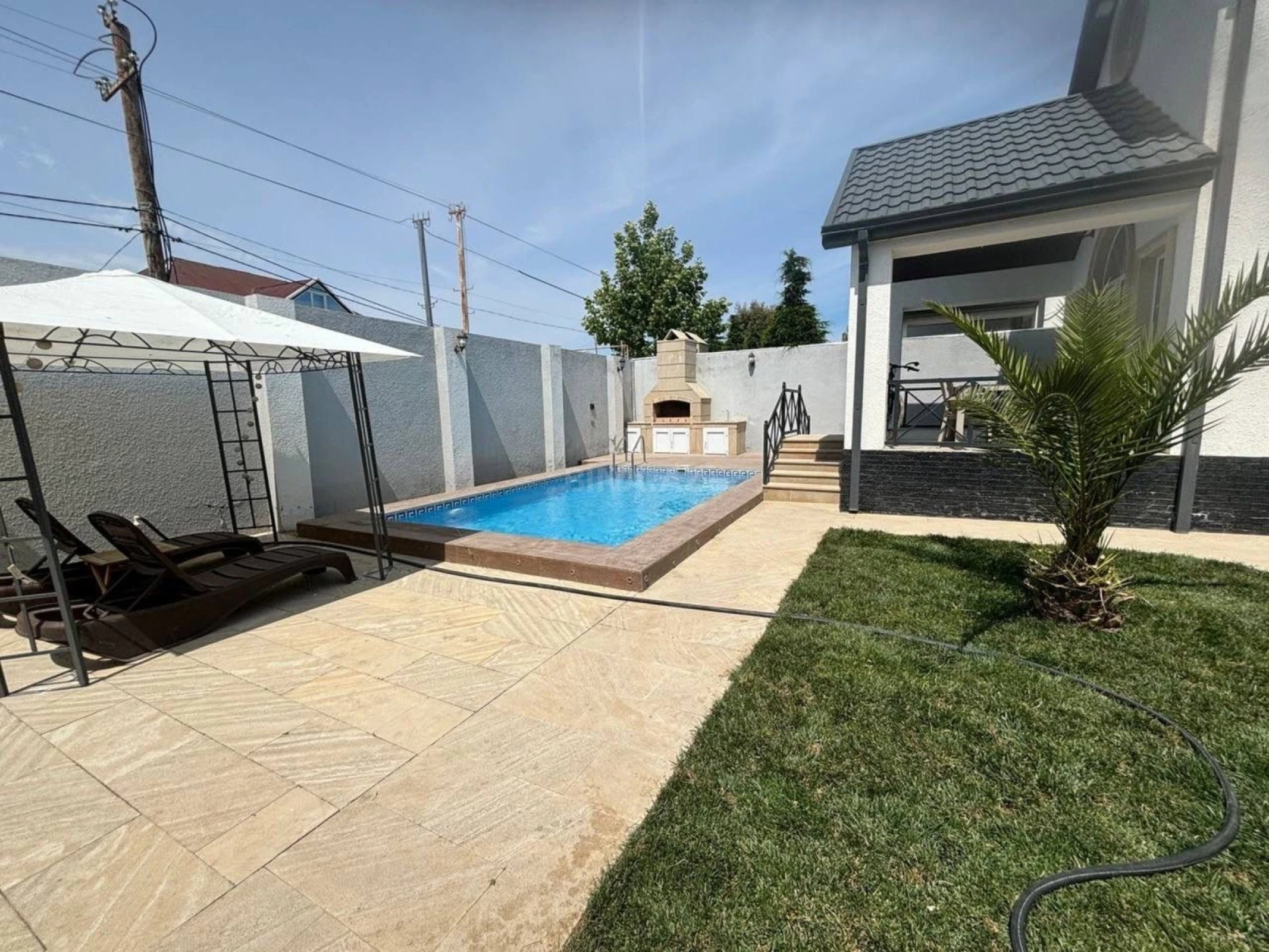 Kirayə verilir 5 otaqlı həyət evi 300 m²