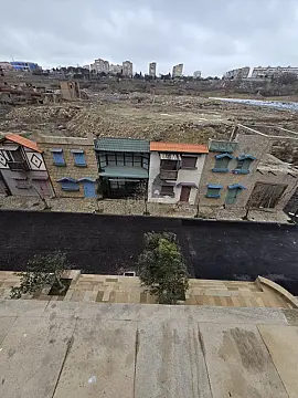 Satılır 2 otaqlı mənzil 71 m²