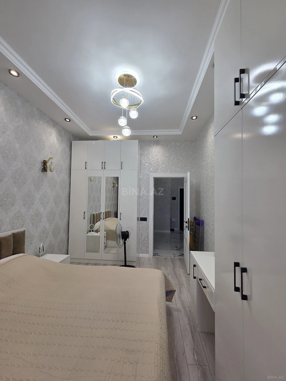 Satılır 2 otaqlı mənzil 71 m²