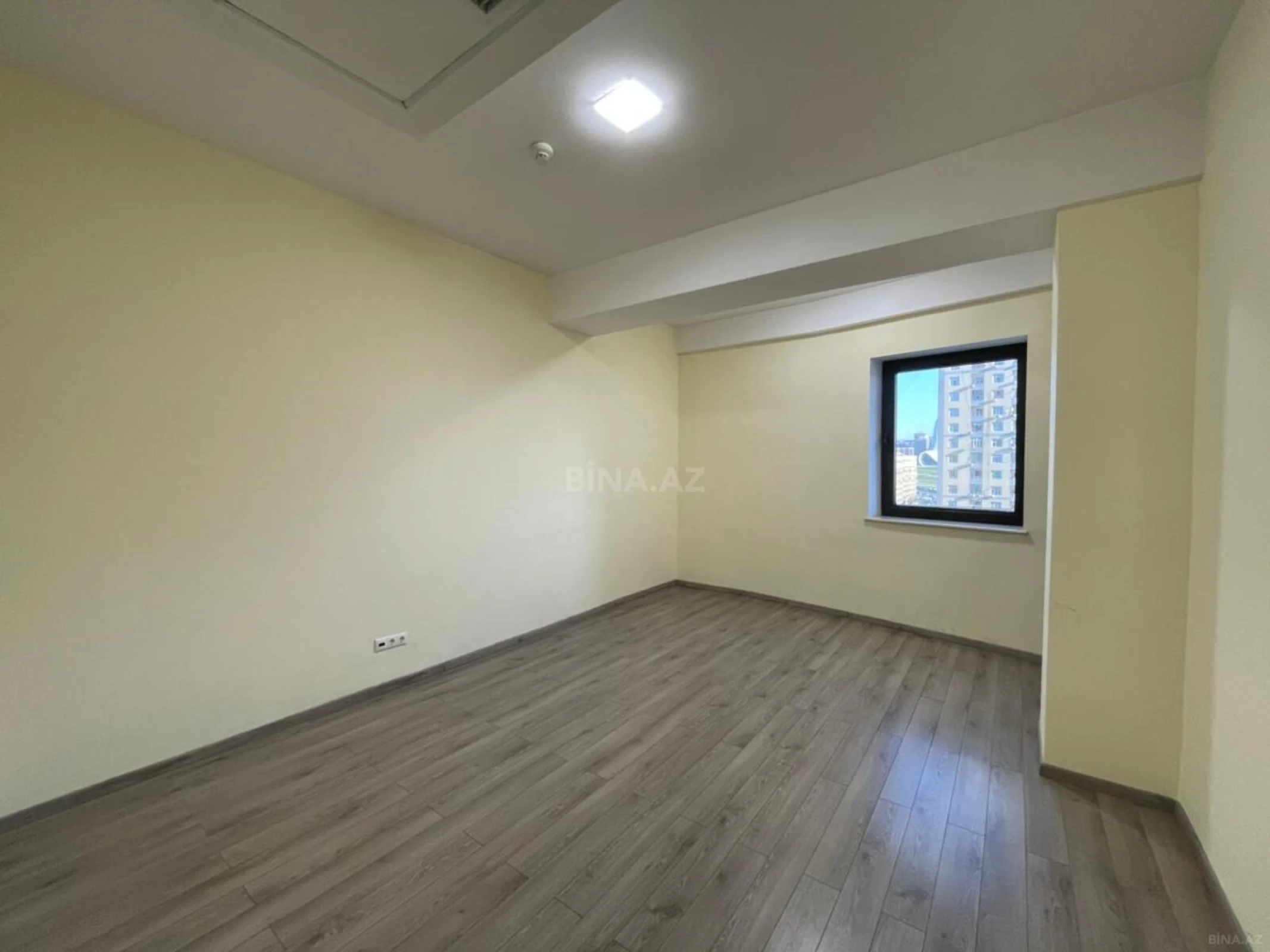 Kirayə verilir 4 otaqlı ofis 245 m²