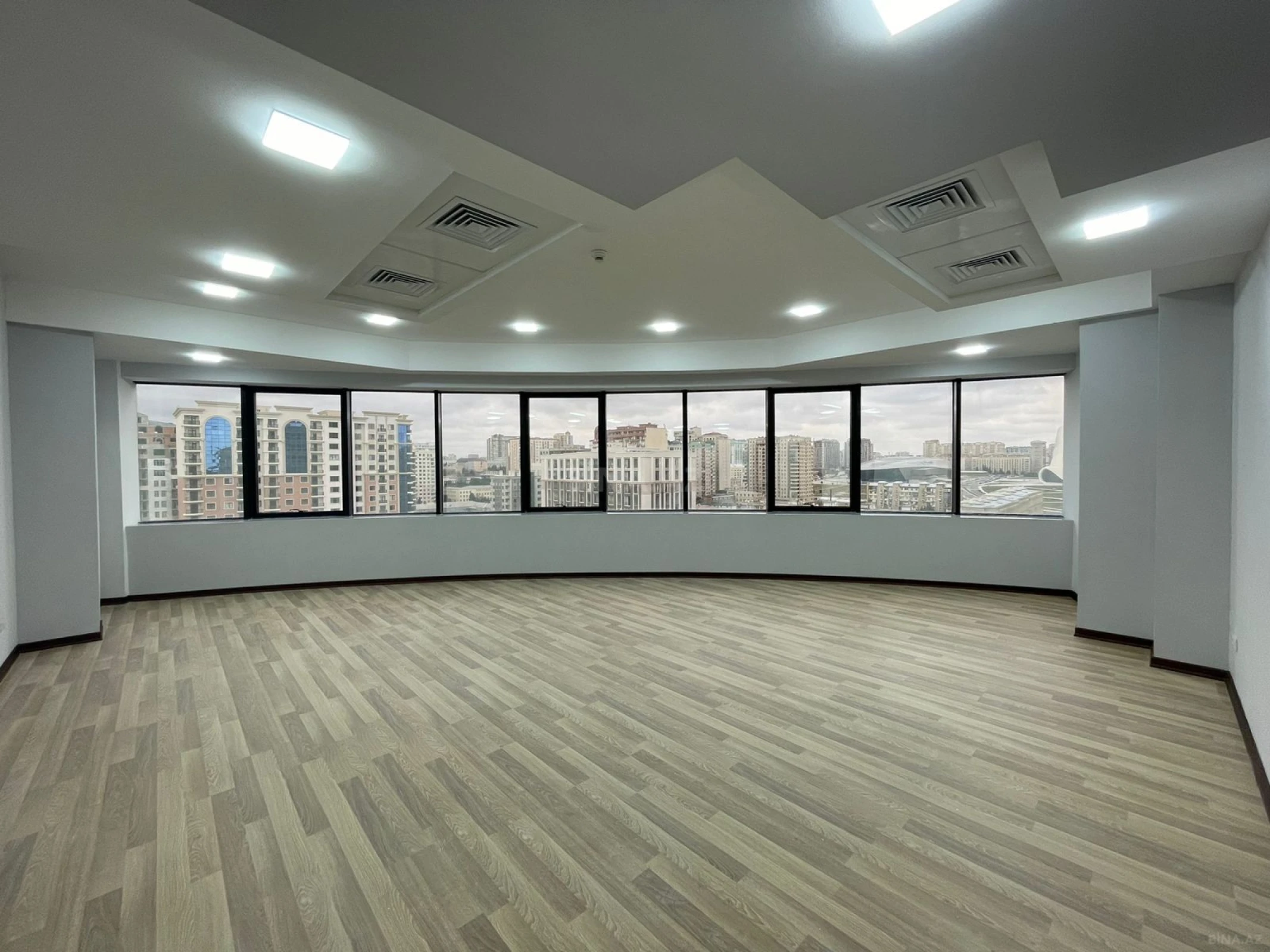 Kirayə verilir 4 otaqlı ofis 245 m²