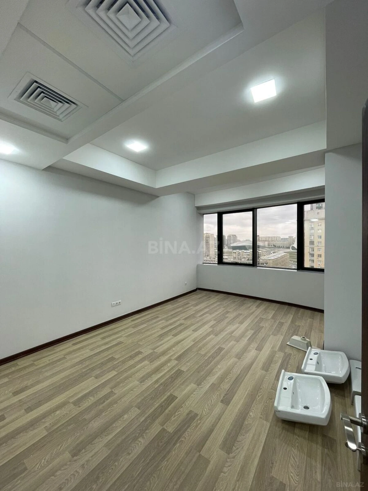 Kirayə verilir 4 otaqlı ofis 245 m²