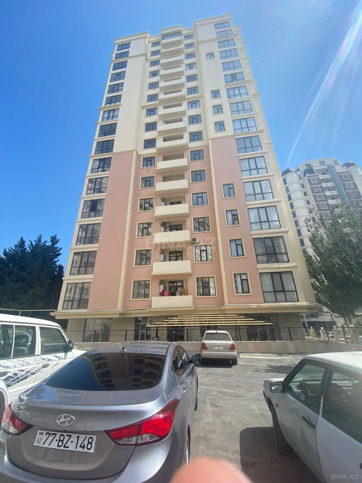 Satılır 4 otaqlı mənzil 156 m²