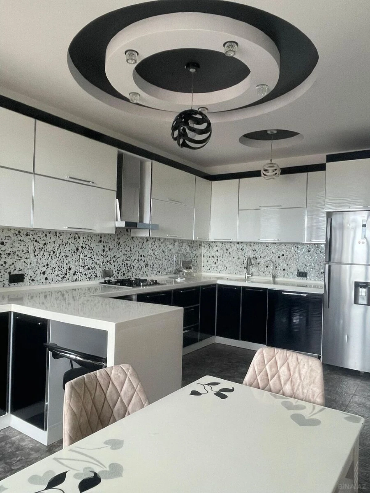 Satılır 3 otaqlı mənzil 170 m²