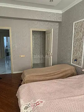 Satılır 3 otaqlı mənzil 147 m²
