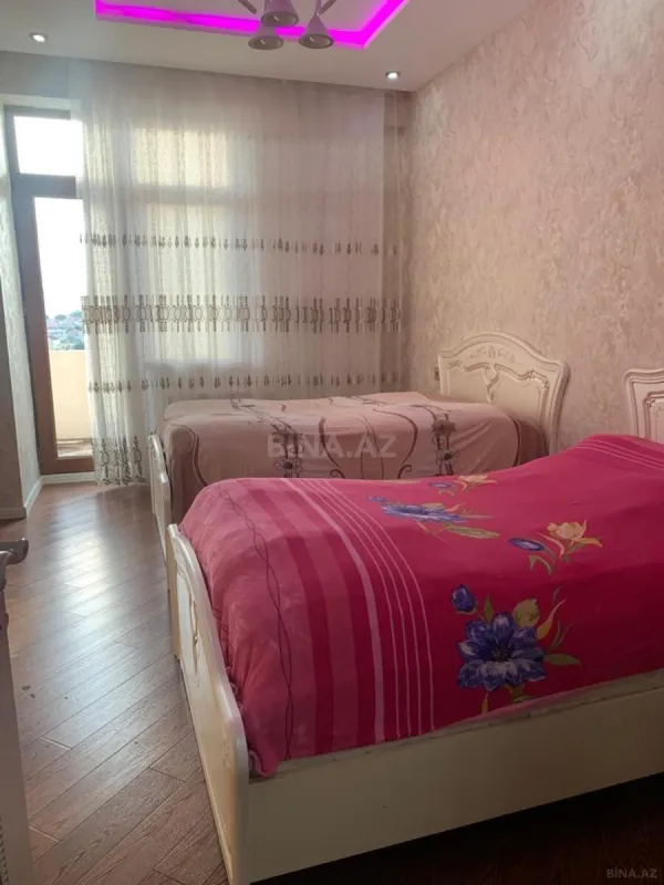 Satılır 3 otaqlı mənzil 147 m²