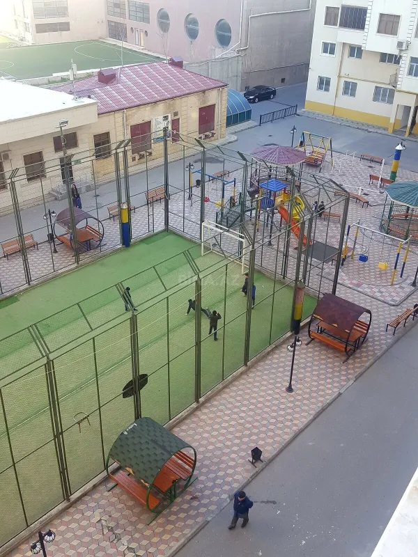 Kirayə verilir 2 otaqlı mənzil 92 m²