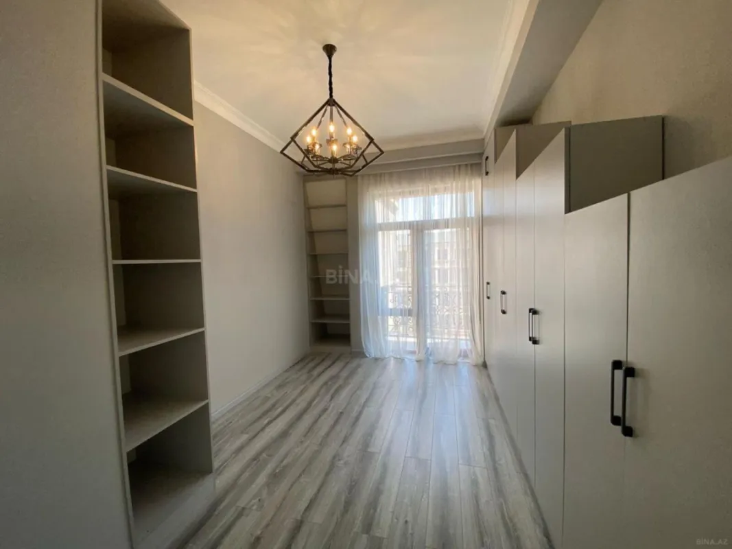 Kirayə verilir 3 otaqlı mənzil 127 m²