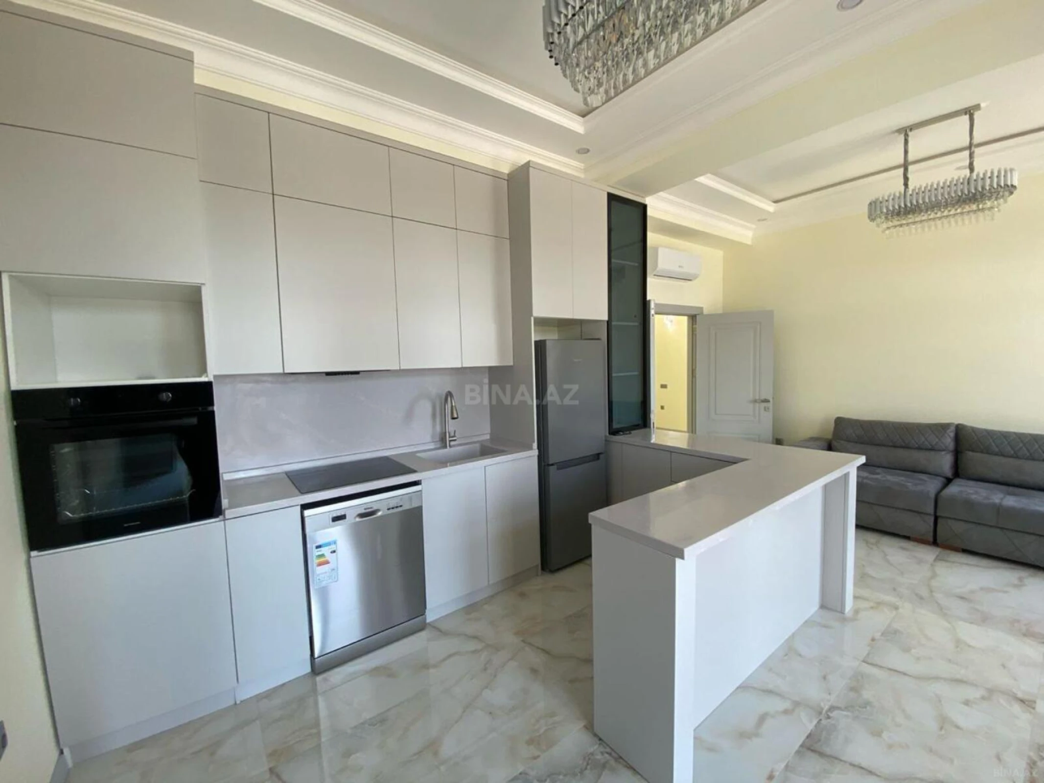 Kirayə verilir 3 otaqlı mənzil 127 m²