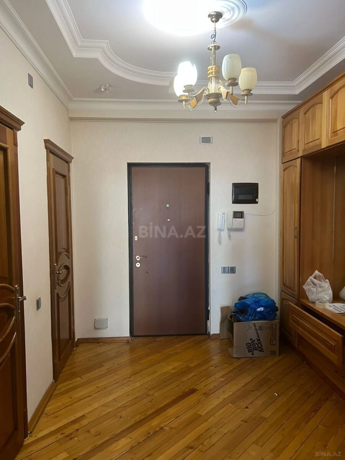 Satılır 3 otaqlı mənzil 122 m²