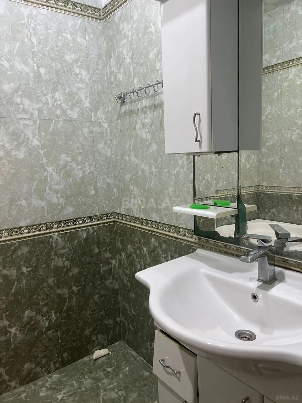 Satılır 3 otaqlı mənzil 122 m²
