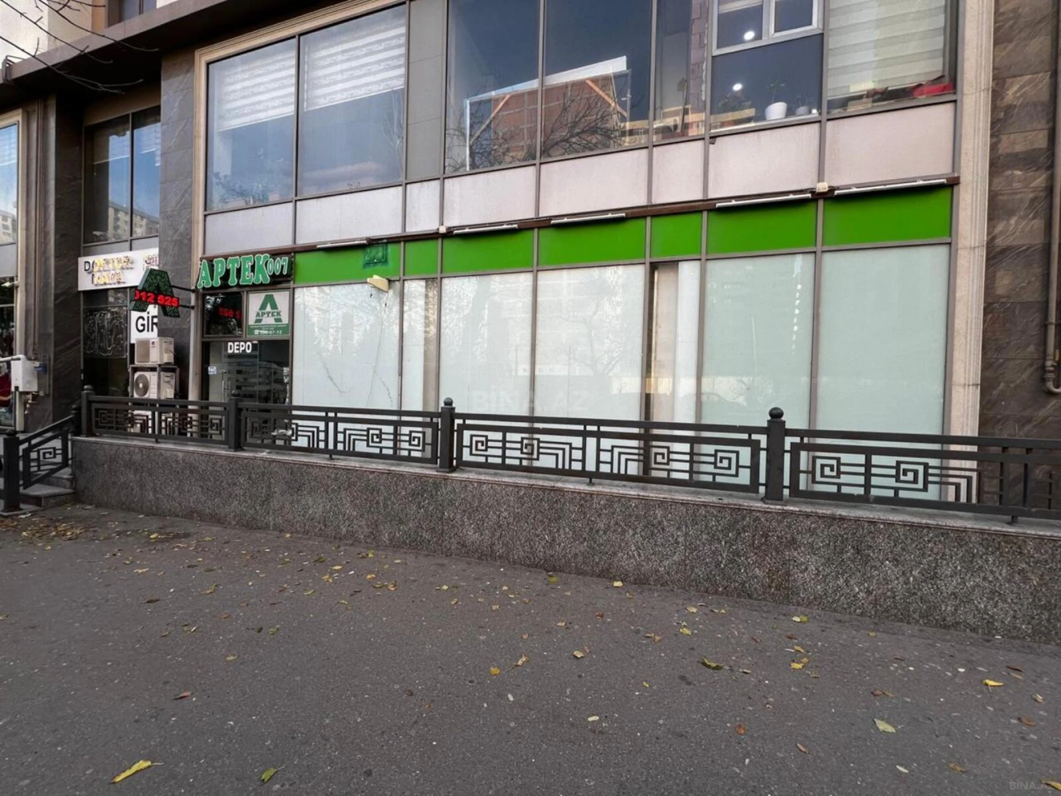 Satılır 5 otaqlı mənzil 240 m²