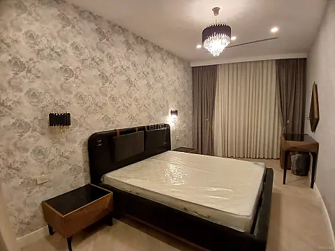 Satılır 3 otaqlı mənzil 168 m²