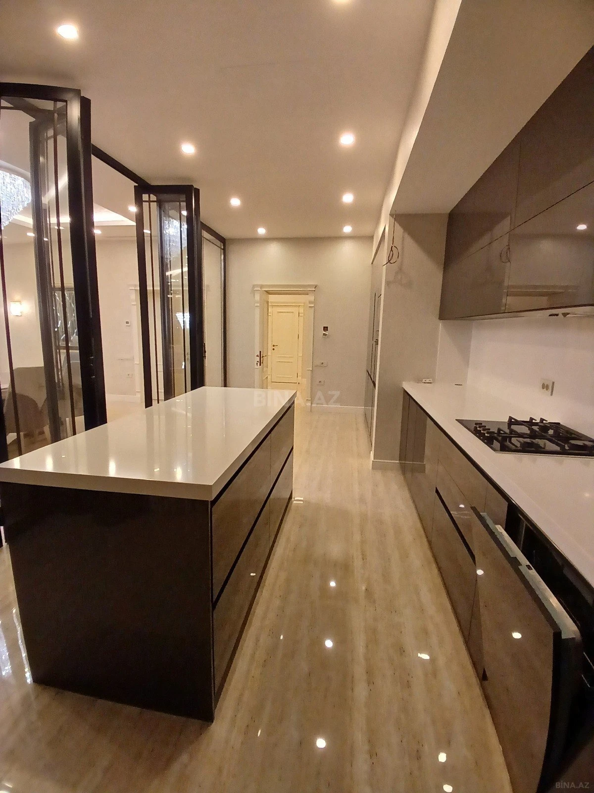 Satılır 3 otaqlı mənzil 168 m²