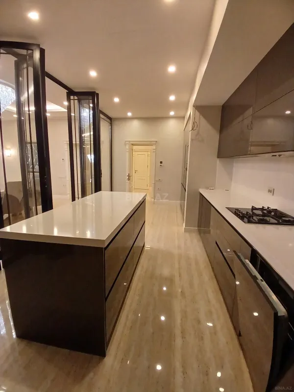 Satılır 3 otaqlı mənzil 168 m²