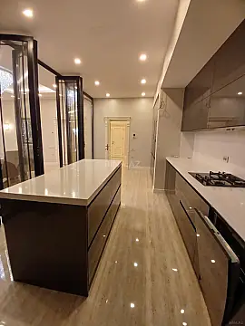 Satılır 3 otaqlı mənzil 168 m²