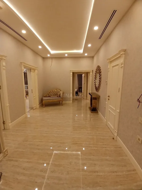 Satılır 3 otaqlı mənzil 168 m²